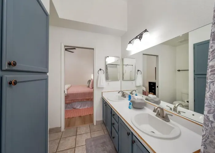 Holiday home Near Nw Hospital, 3 Bedroom 2 Ba, Fenced, Garage Tucson
