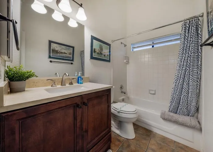 Near Nw Hospital, 3 Bedroom 2 Ba, Fenced, Garage *